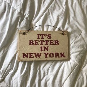 BRANDY MELVILLE SIGN